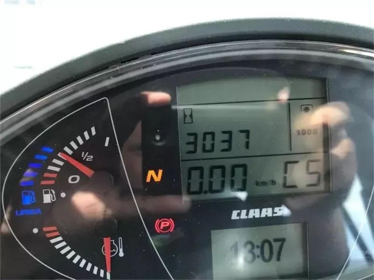 Tractor CLAAS axion 810