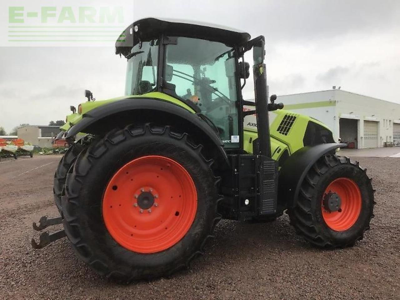Tractor CLAAS axion 810