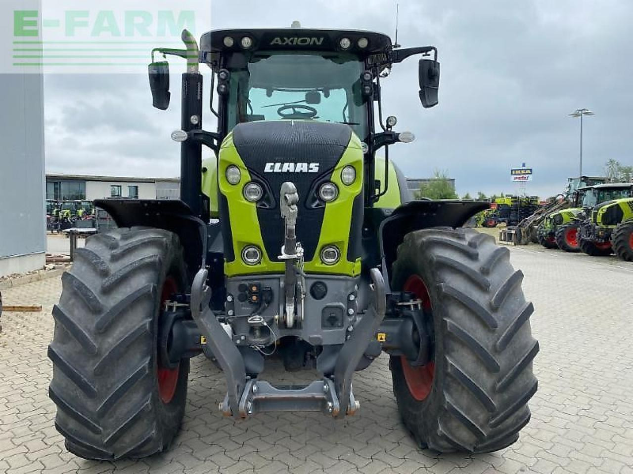 Tractor CLAAS axion 810