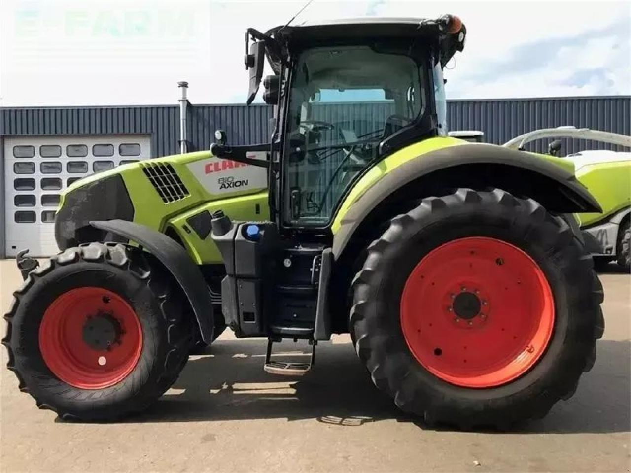 Tractor CLAAS axion 810