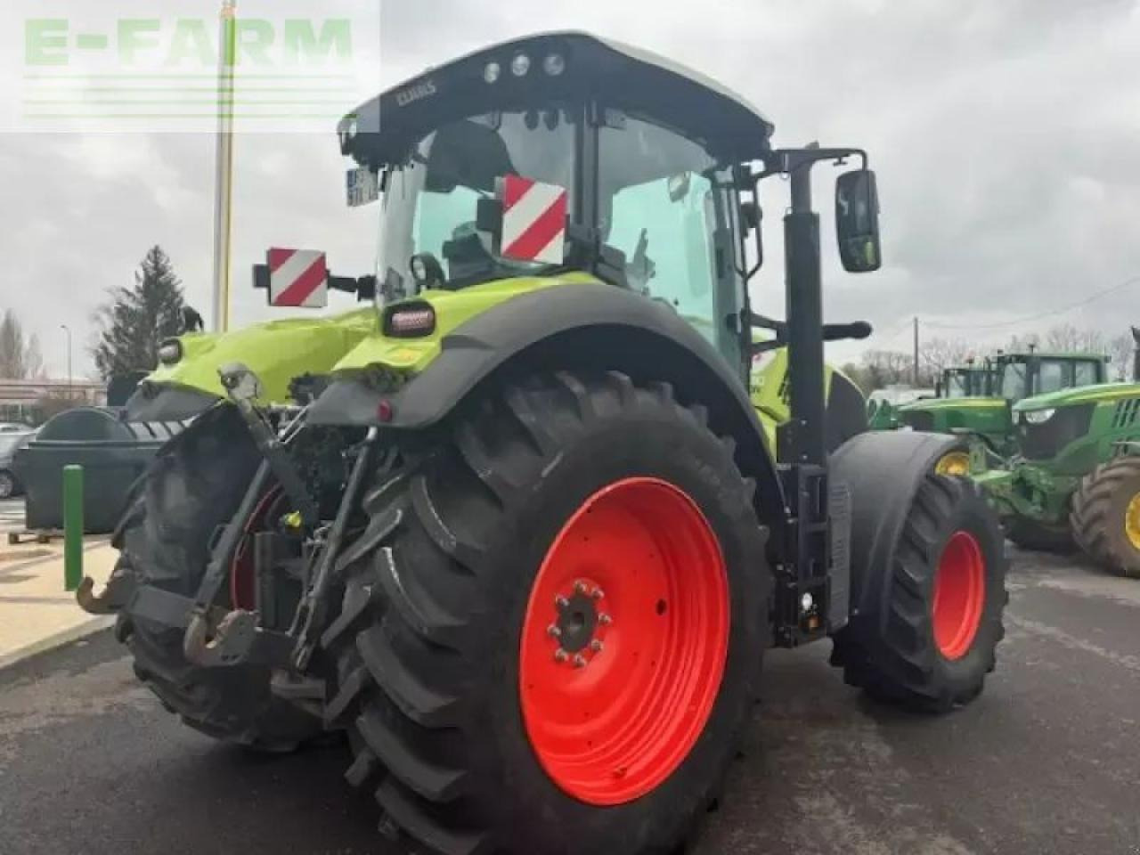 Tractor CLAAS axion 810