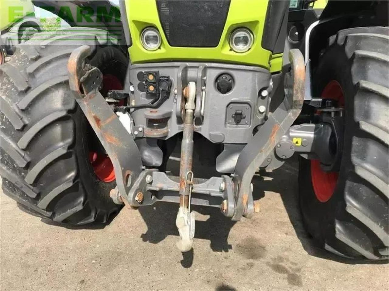 Tractor CLAAS axion 810
