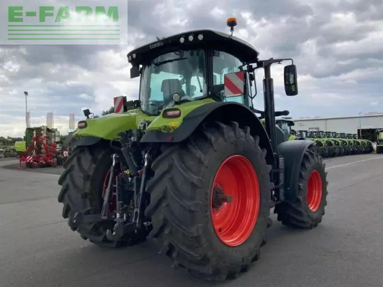 Tractor CLAAS axion 810