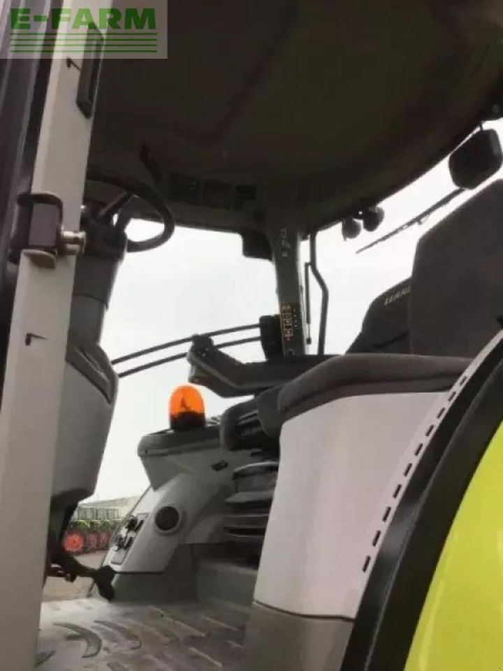 Tractor CLAAS axion 810