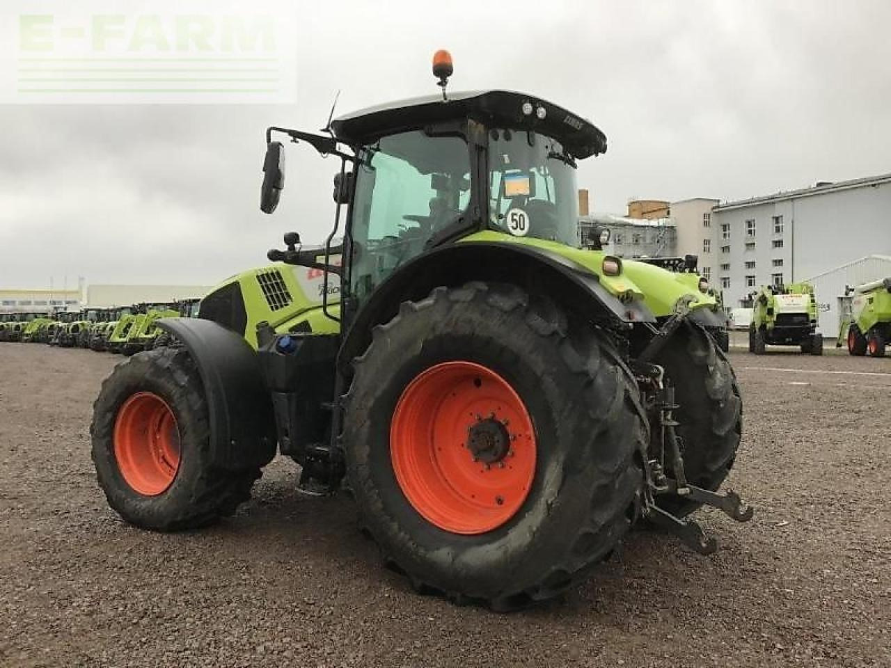 Tractor CLAAS axion 810