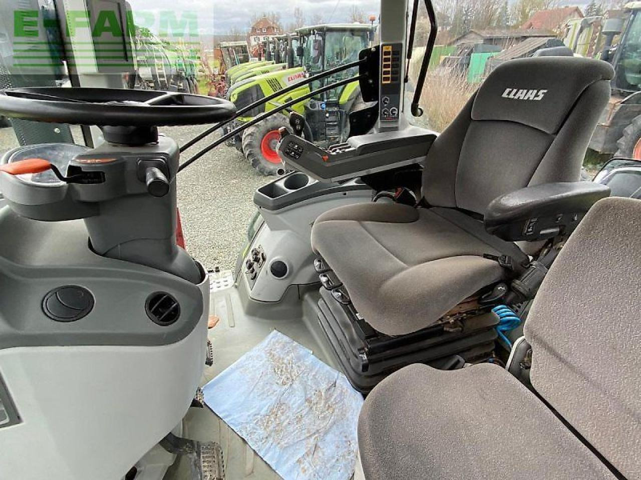 Tractor CLAAS axion 810