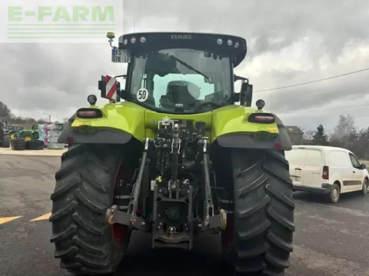 Tractor CLAAS axion 810
