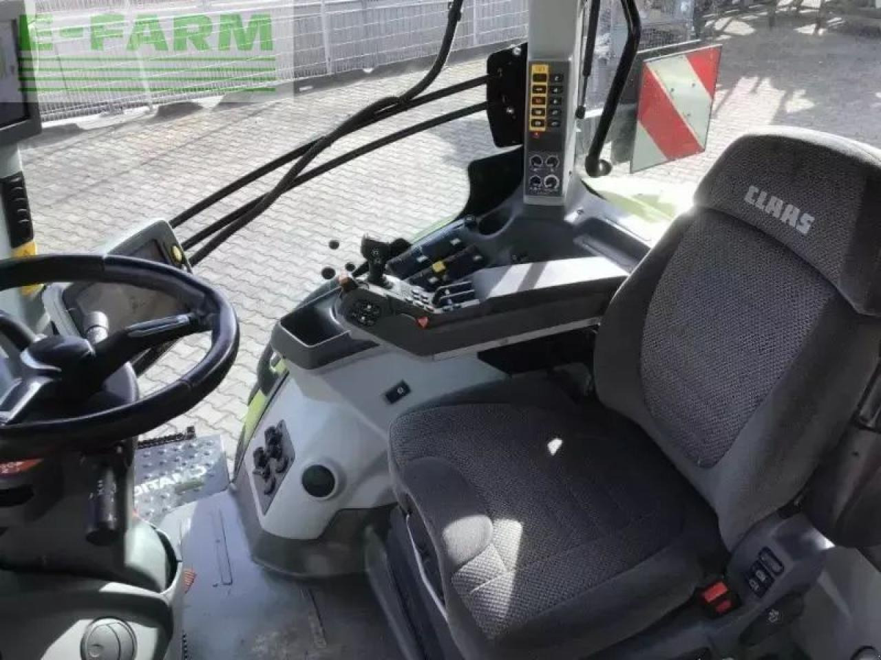 Tractor CLAAS axion 810