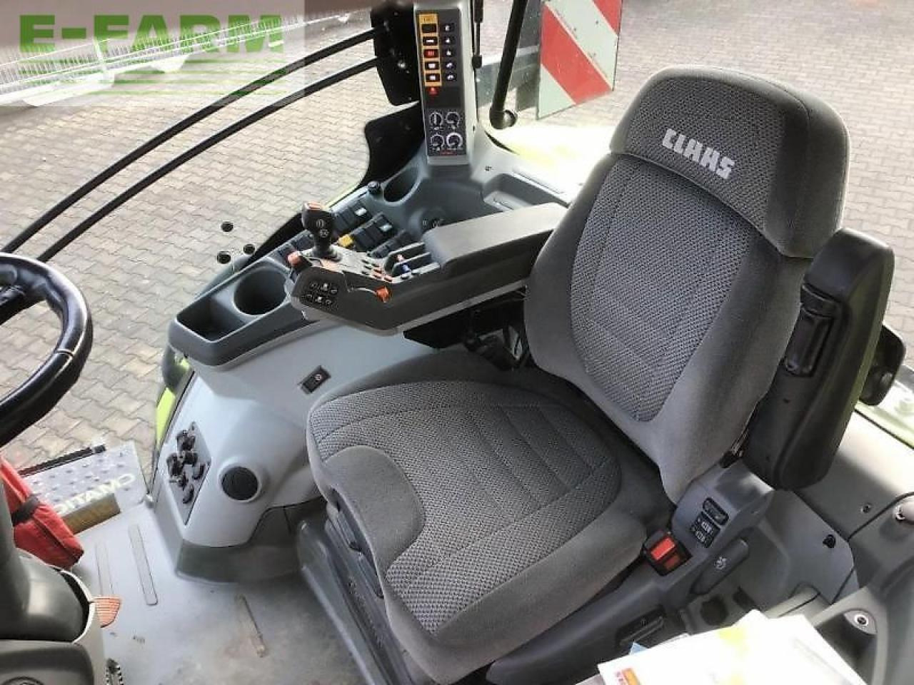 Tractor CLAAS axion 810