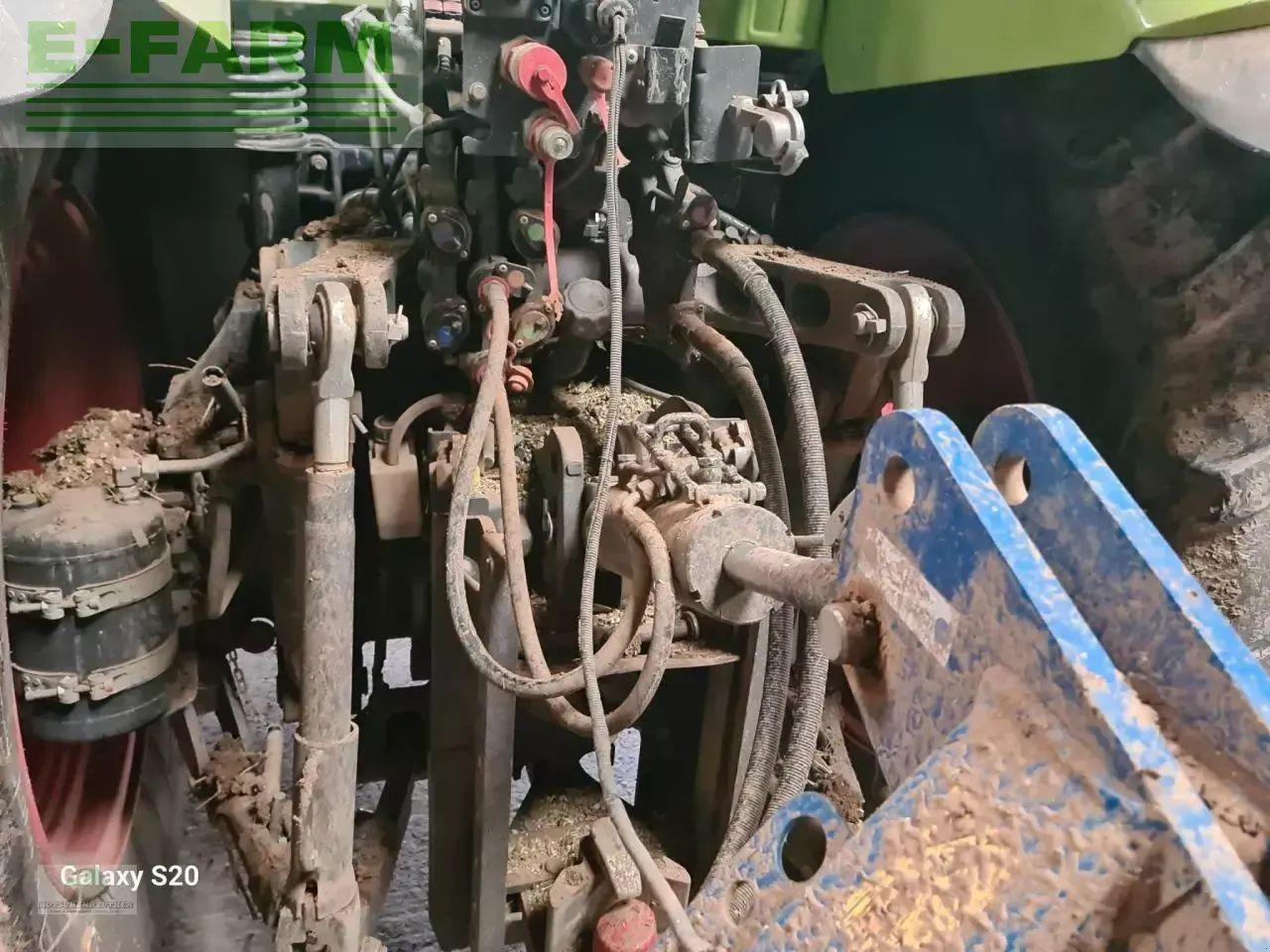 Tractor CLAAS axion 810