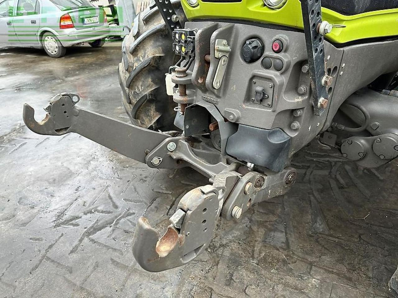 Tractor CLAAS axion 810