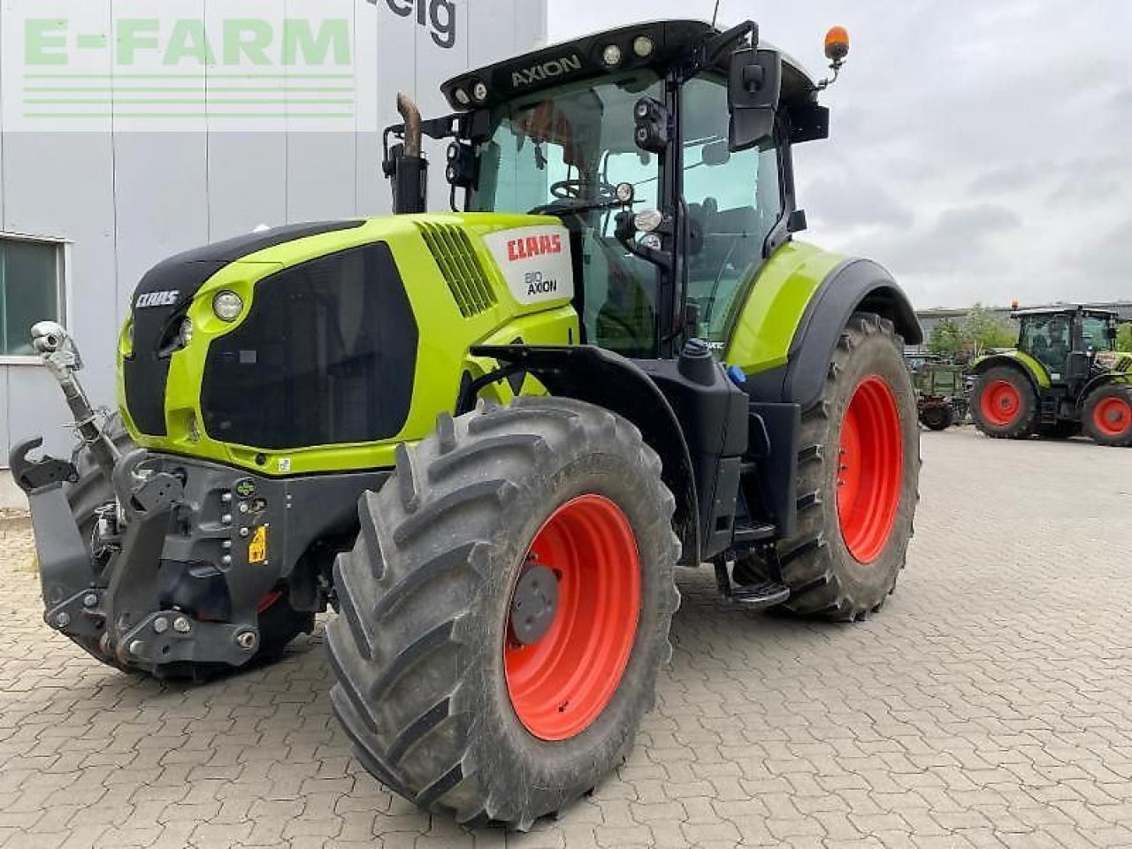 Tractor CLAAS axion 810