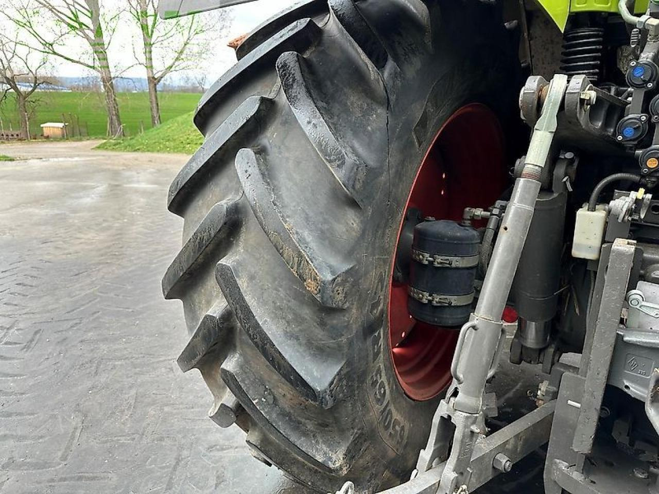 Tractor CLAAS axion 810