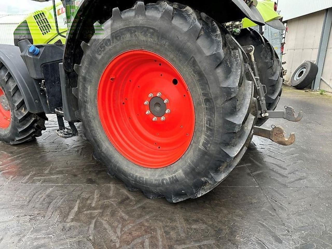 Tractor CLAAS axion 810