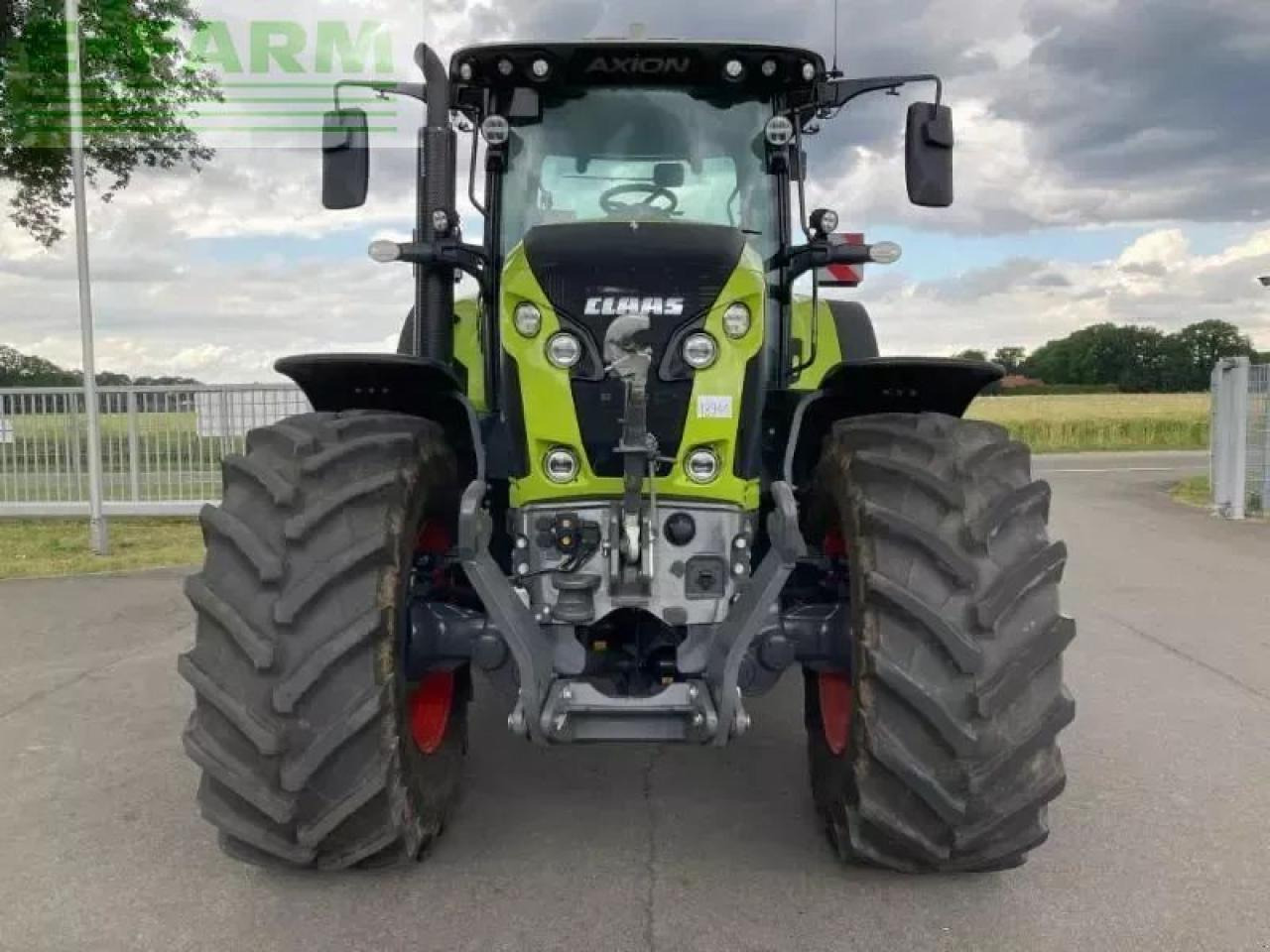 Tractor CLAAS axion 810