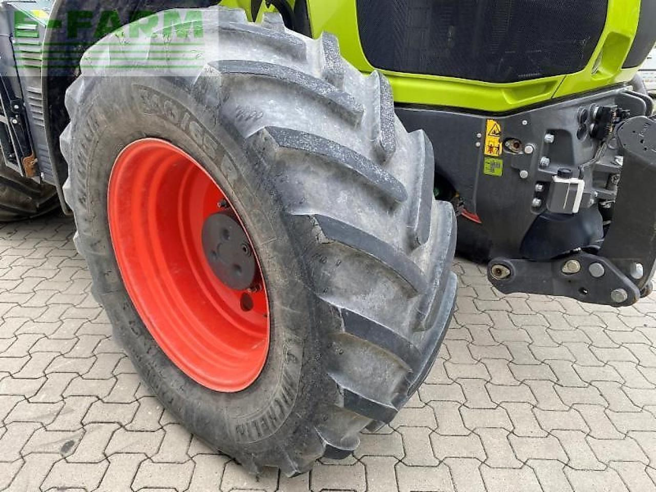 Tractor CLAAS axion 810