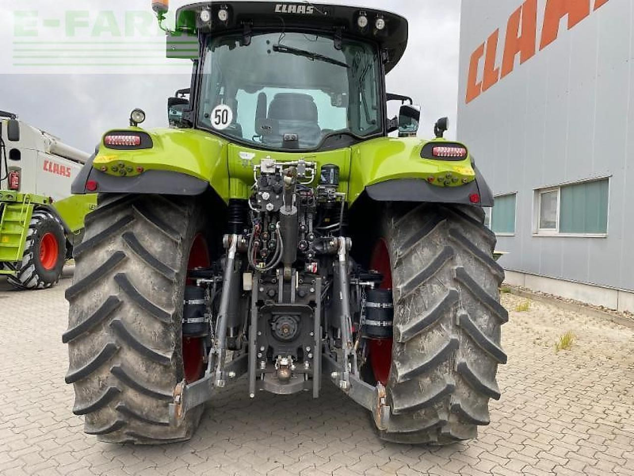 Tractor CLAAS axion 810