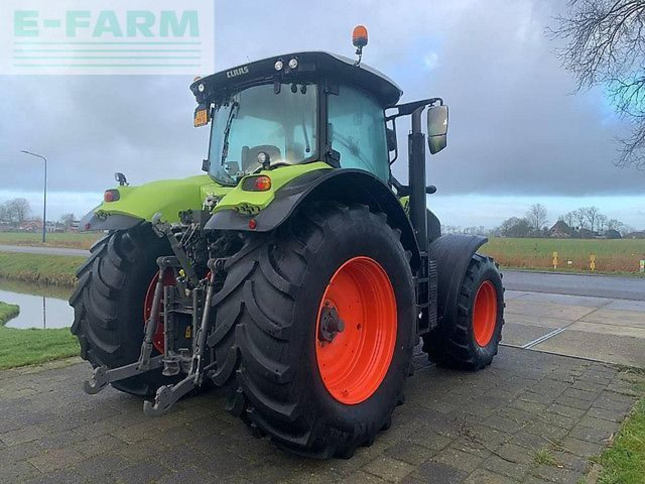 Tractor CLAAS axion 810 cis+