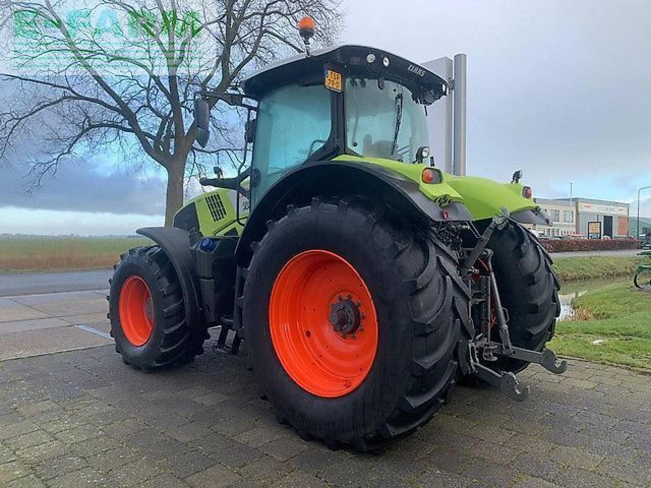 Tractor CLAAS axion 810 cis+