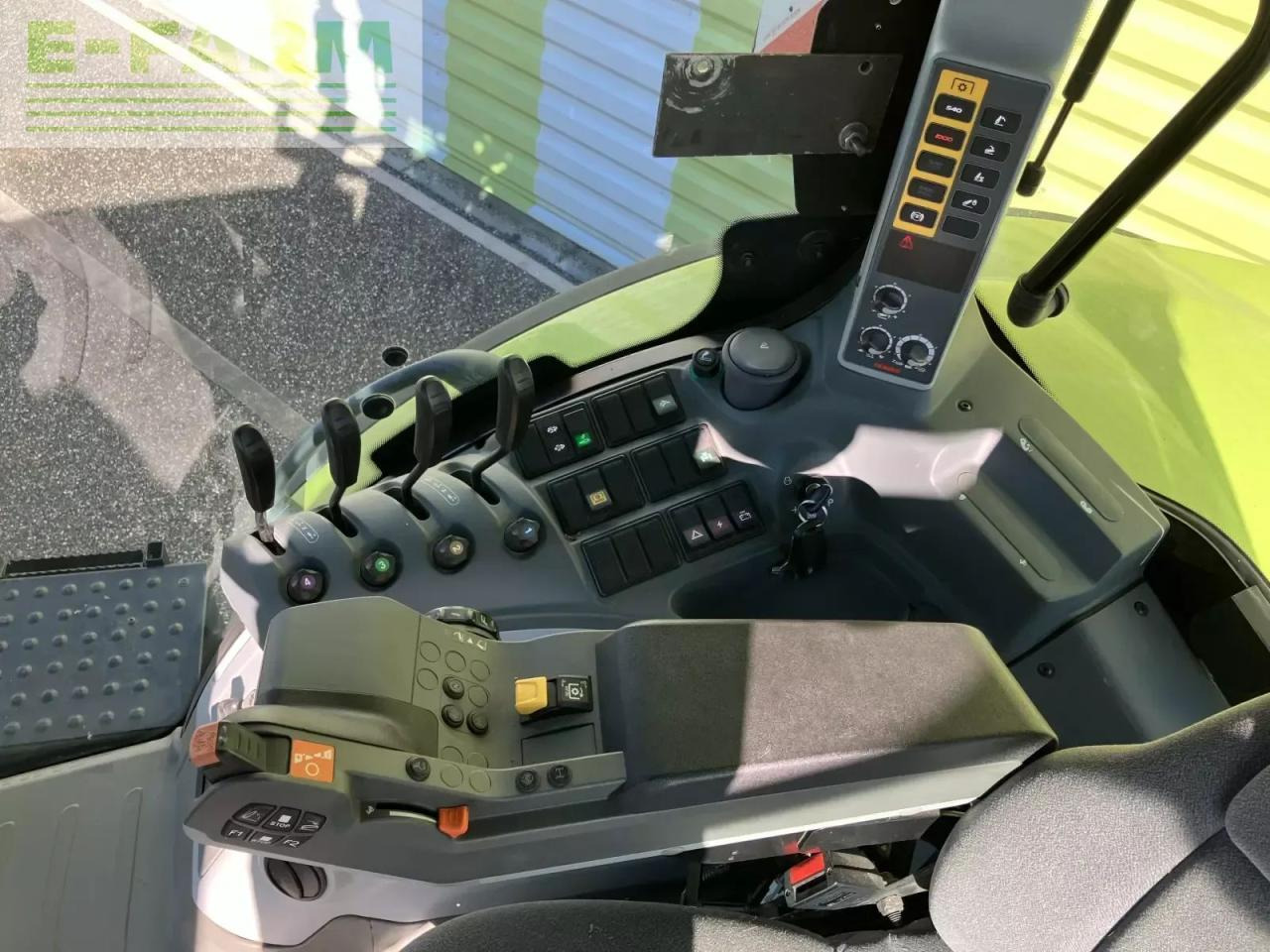 Tractor CLAAS axion 810 cis