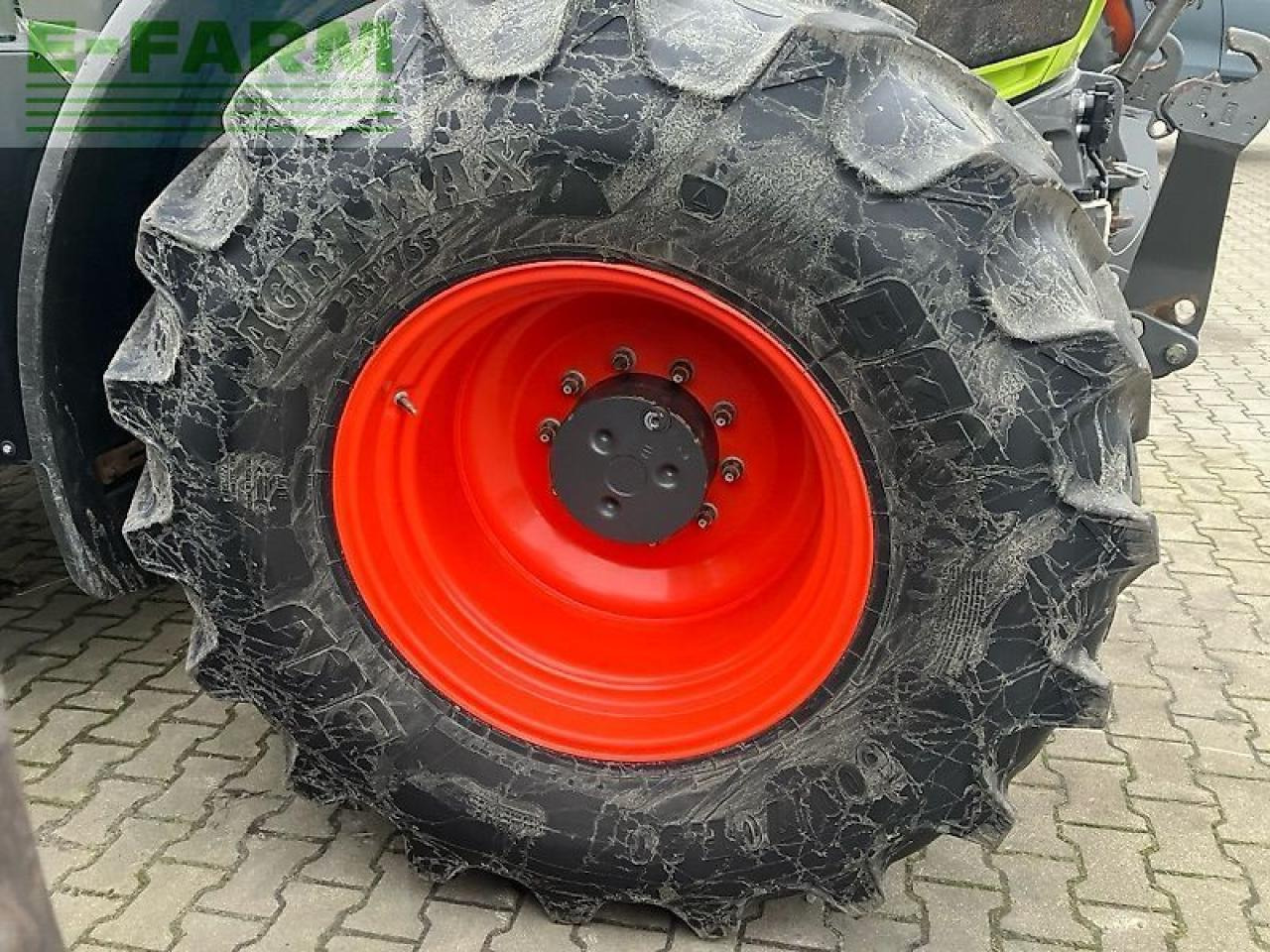 Tractor CLAAS axion 810 cis+ cm