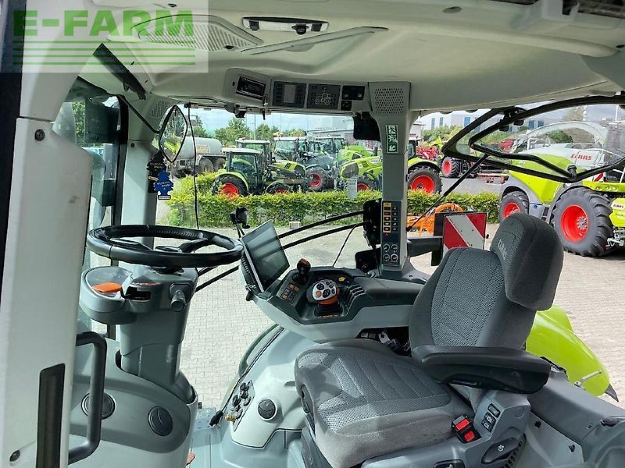 Tractor CLAAS axion 810 cm