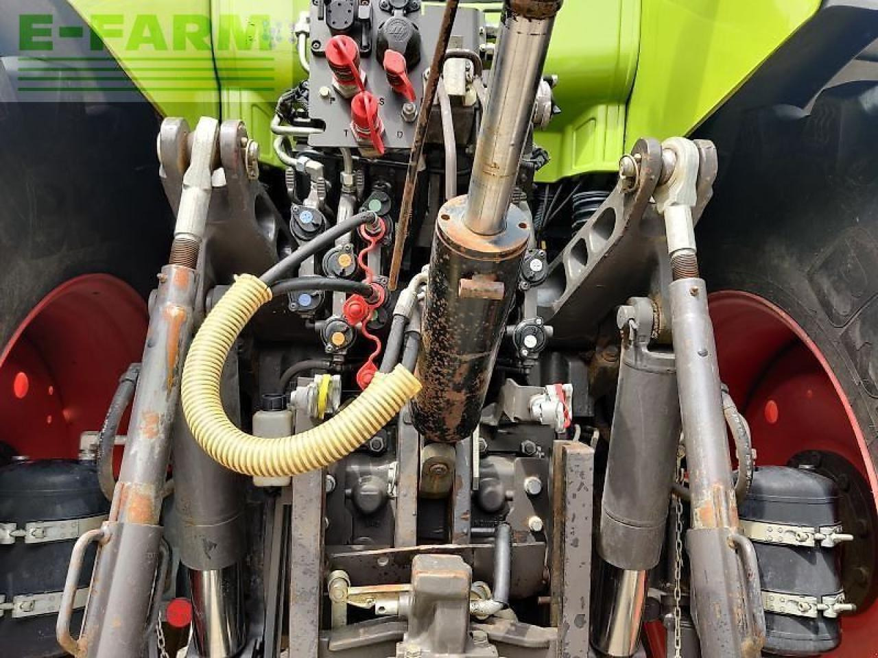 Tractor CLAAS axion 810 cmatic CMATIC