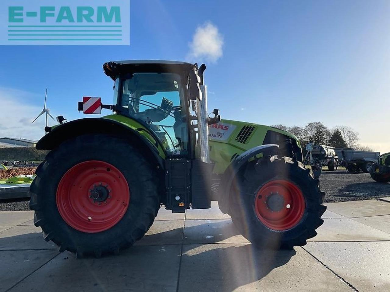 Tractor CLAAS axion 810 cmatic CMATIC