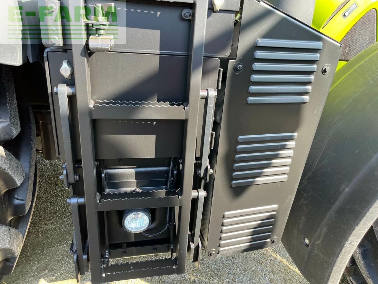 Tractor CLAAS axion 810 t4f cmatic CMATIC