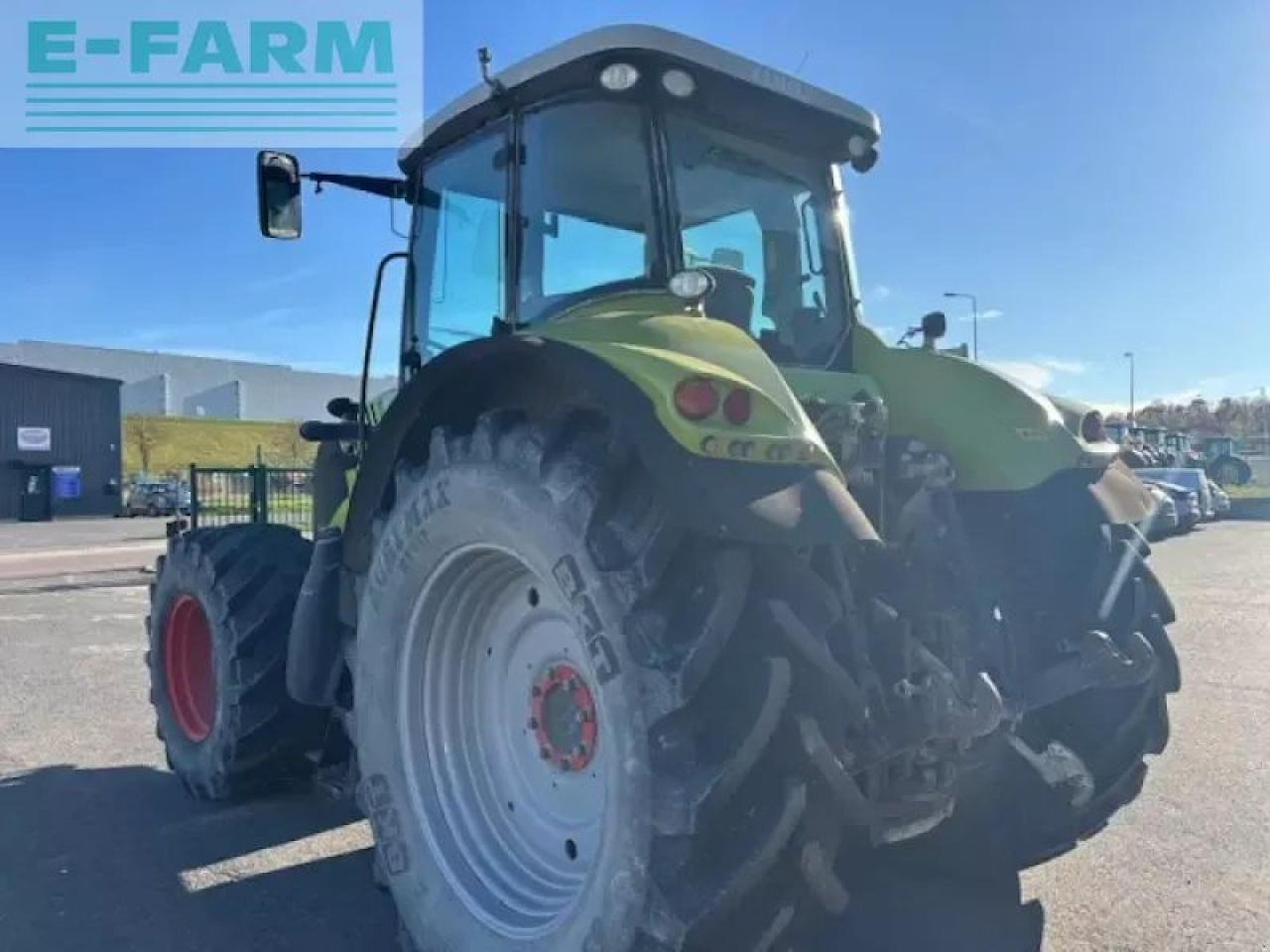 Tractor CLAAS axion 820