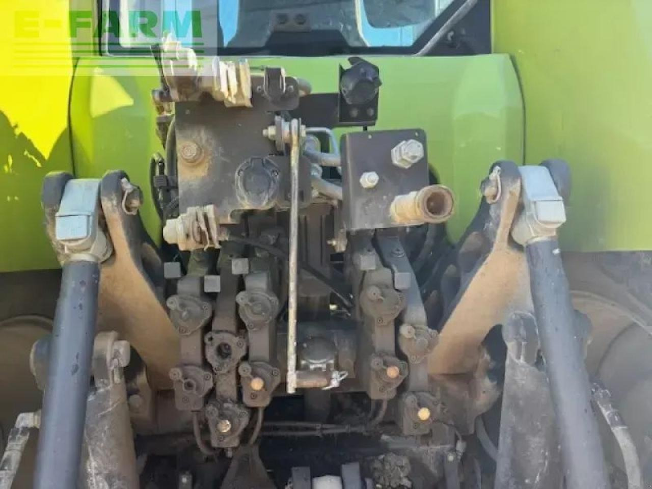 Tractor CLAAS axion 820