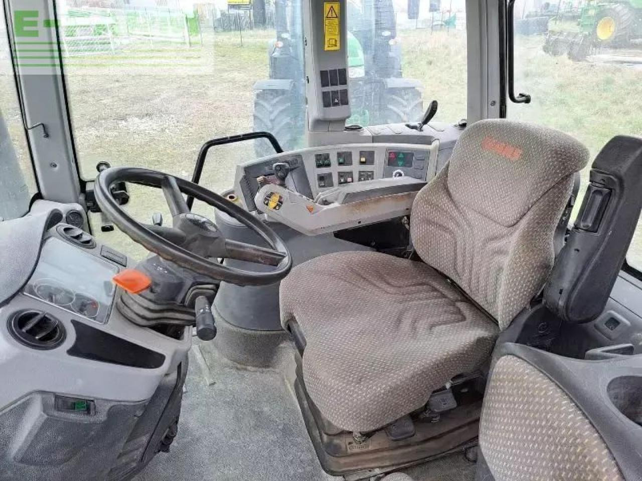 Tractor CLAAS axion 820