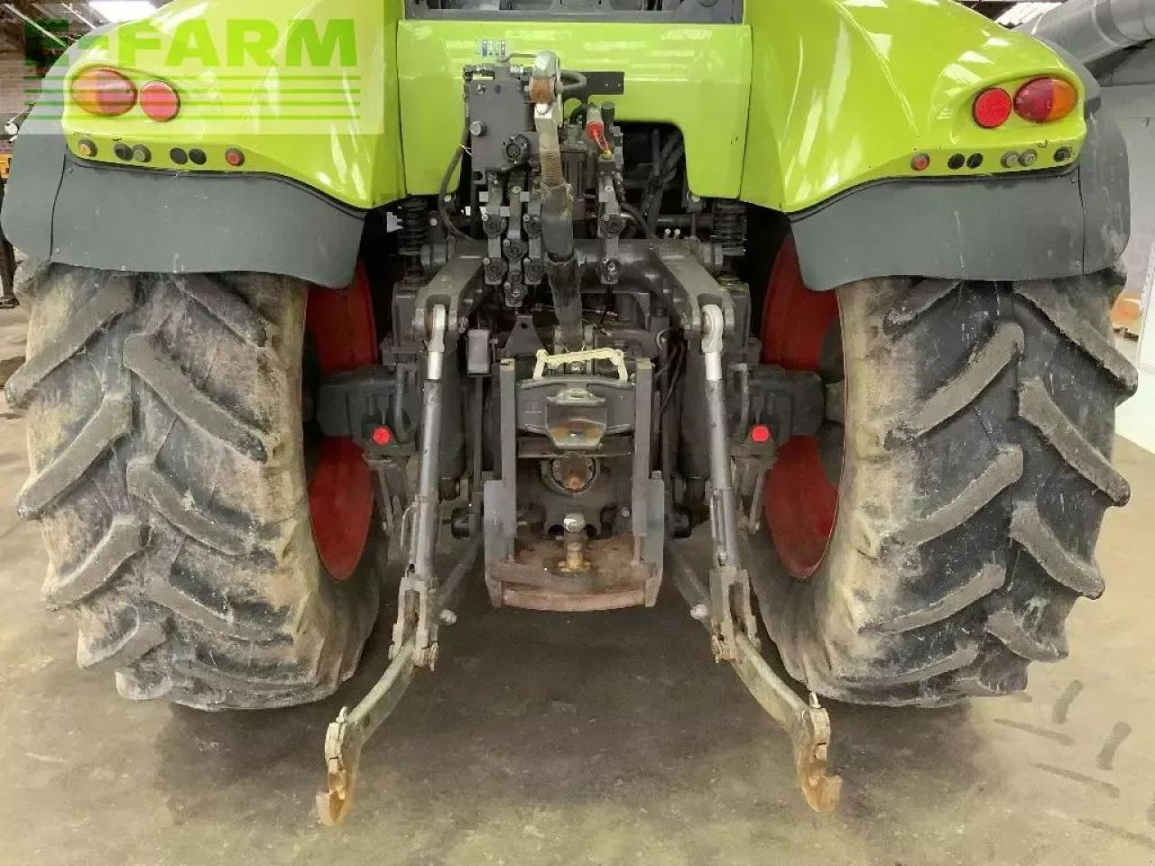 Tractor CLAAS axion 820