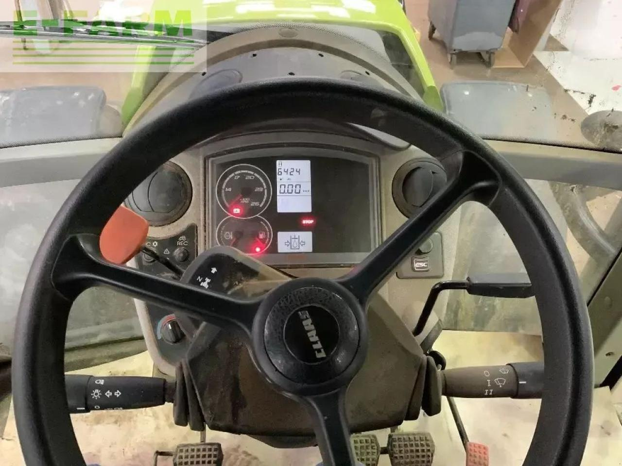 Tractor CLAAS axion 820