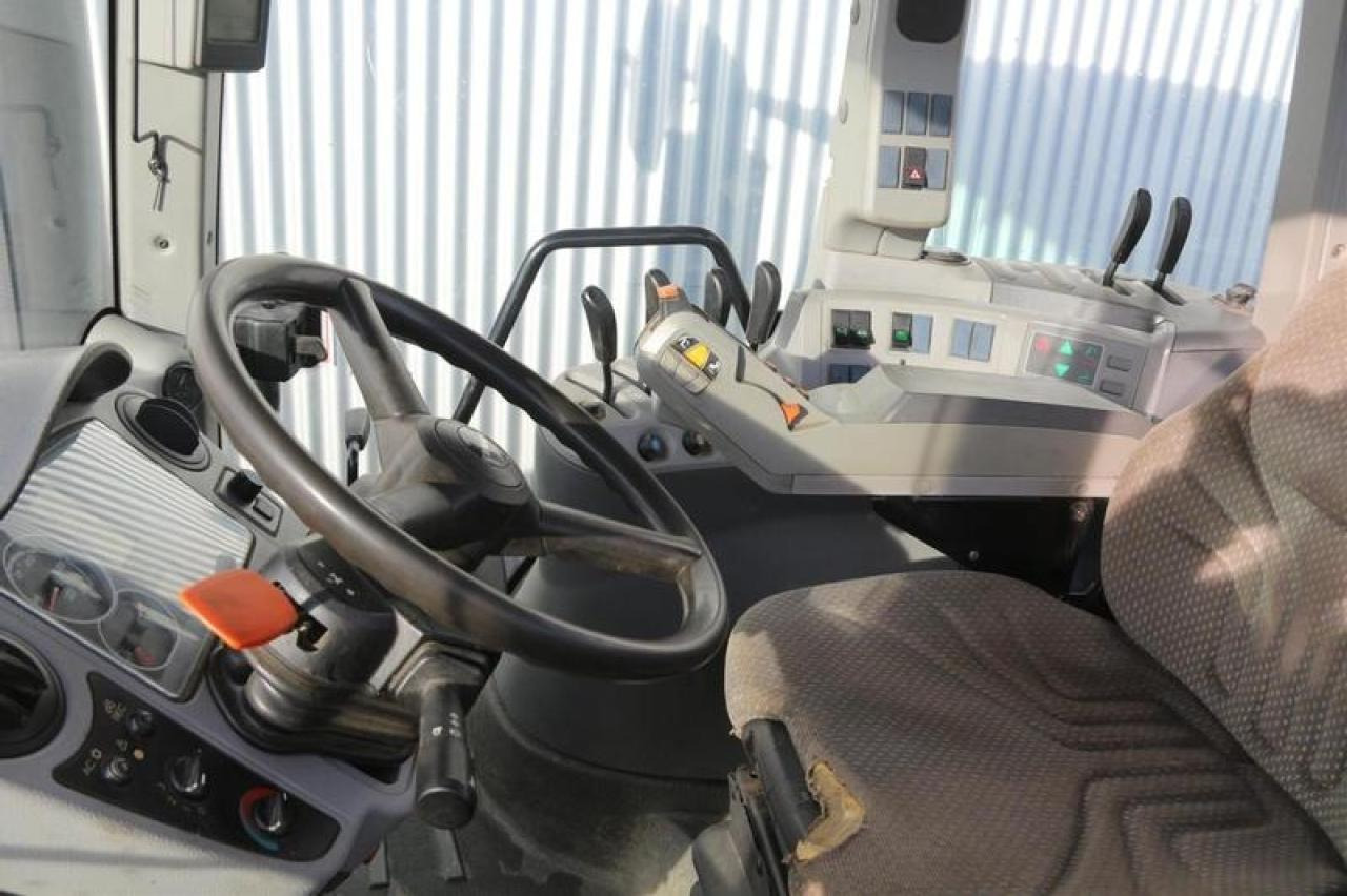 Tractor CLAAS axion 820