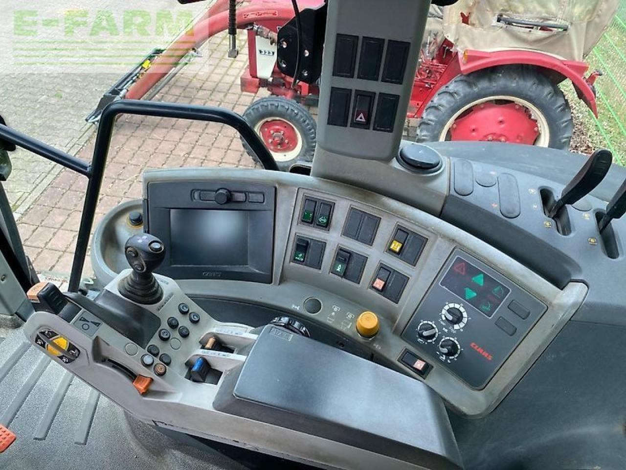 Tractor CLAAS axion 820 cmatic CMATIC