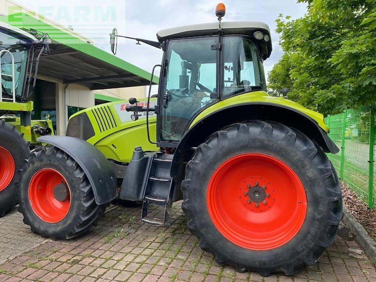 Tractor CLAAS axion 820 cmatic CMATIC