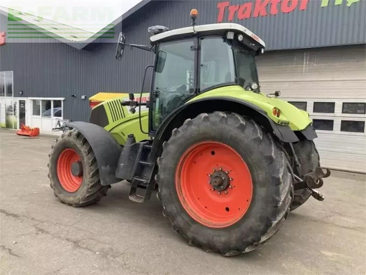 Tractor CLAAS axion 820 cmatic CMATIC