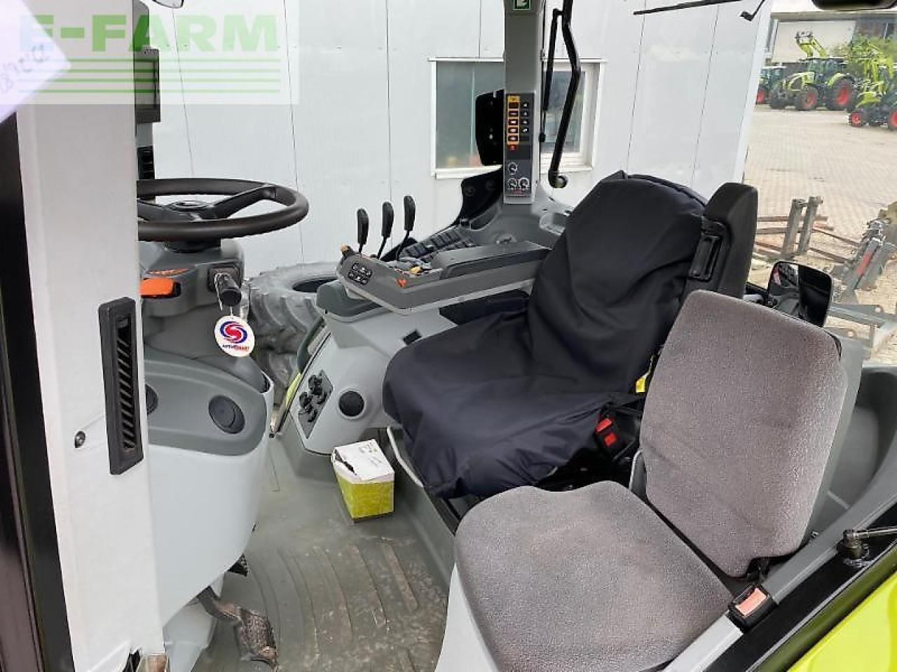 Tractor CLAAS axion 830