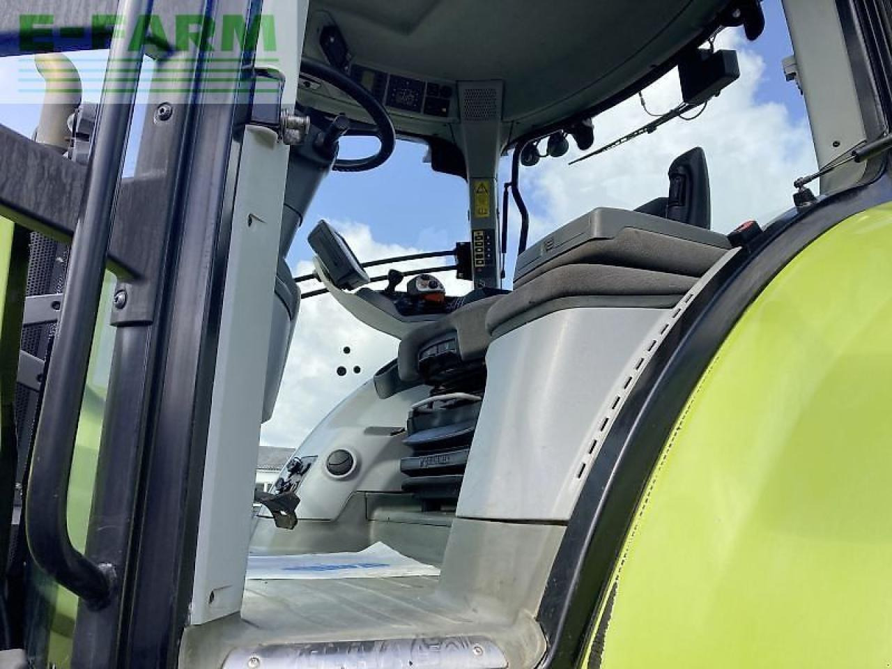 Tractor CLAAS axion 830 c-matic CMATIC