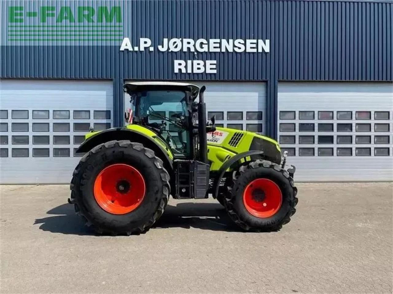 Tractor CLAAS axion 830 cis + med front pto
