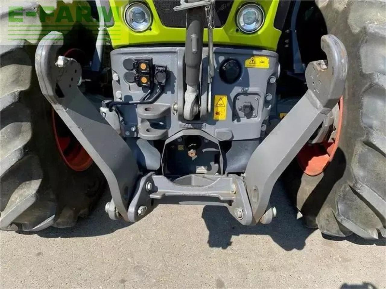 Tractor CLAAS axion 830 cis + med front pto
