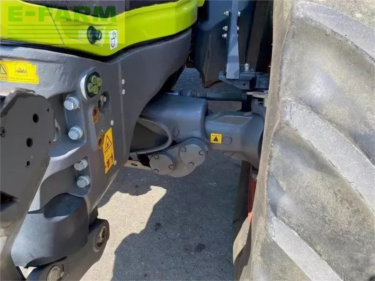 Tractor CLAAS axion 830 cis + med front pto