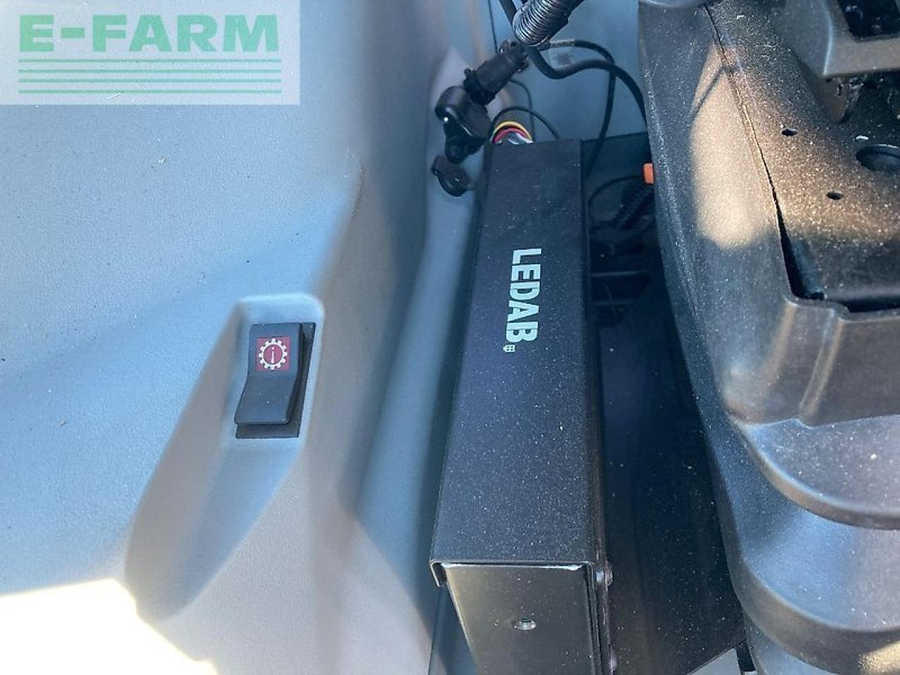 Tractor CLAAS axion 830 cmatic