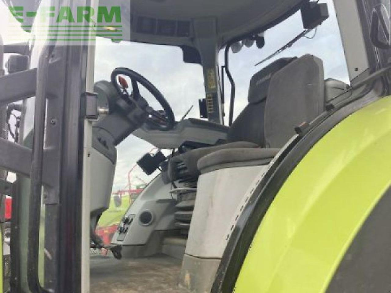 Tractor CLAAS axion 830 cmatic CMATIC