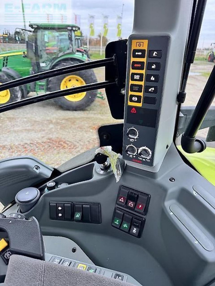 Tractor CLAAS axion 850