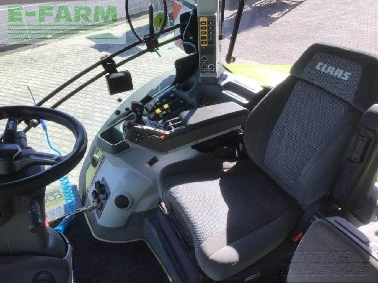 Tractor CLAAS axion 850