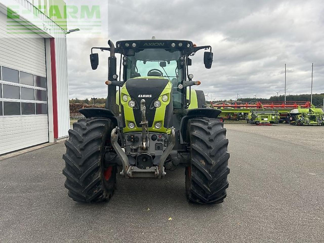 Tractor CLAAS axion 850