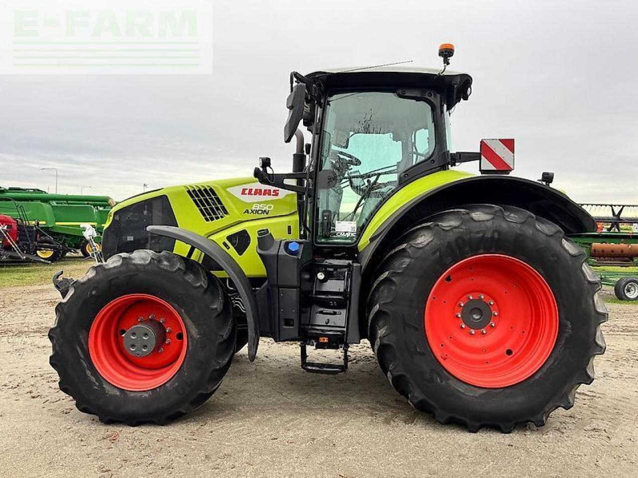 Tractor CLAAS axion 850