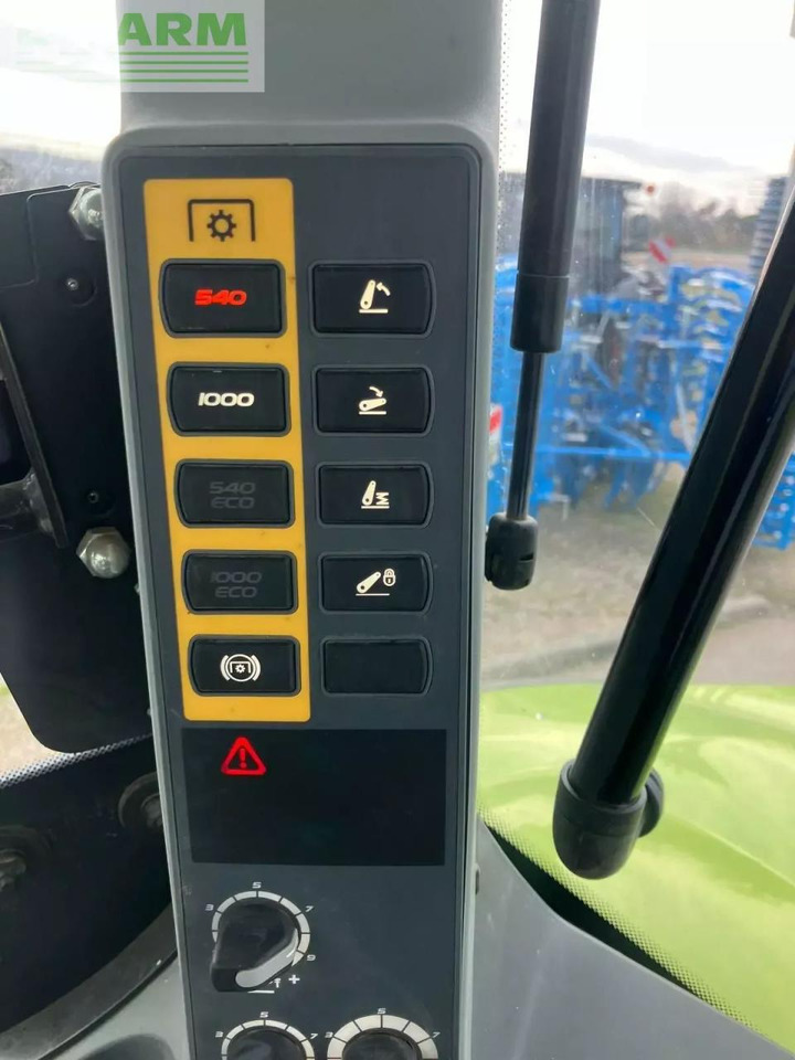 Tractor CLAAS axion 850
